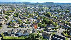 Aerial/Setting- click for photo gallery